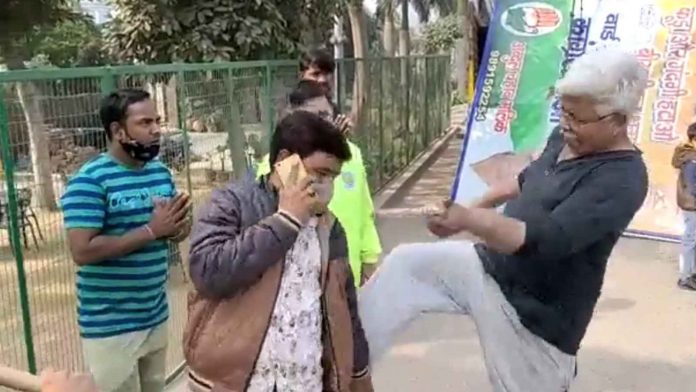 Ex-Congress MLA Asif Khan abuses, thrashes SDMC workers for removing party hoarding in Delhi's Okhla