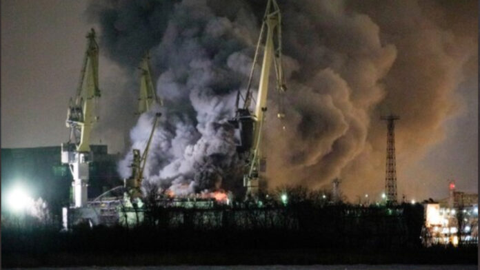 RUSSIA: FIRE ENGULFS RUSSIAN WARSHIP UNDER CONSTRUCTION IN ST.PETERSBURG