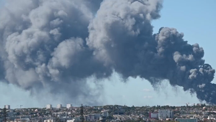 VIDEO: Fire breaks out at world's biggest produce market in Paris