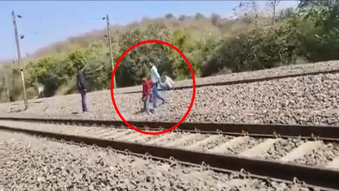 Gwalior: Some youths were lying down on a railway track to shoot Instagram reel