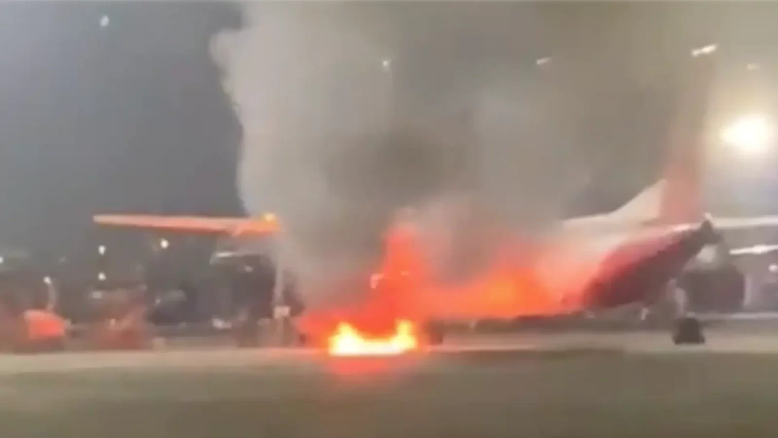 Unveiling the Shocking Footage: SpiceJet Aircraft Catches Fire at Delhi Airport
